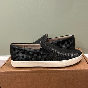 Alizer Natur Woman’s Black Leather Slip On